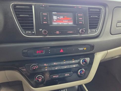 Used 2016 Kia Sedona LX w/ LX Convenience Package FWD image 21