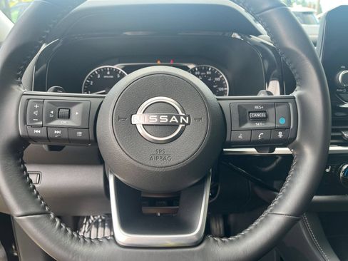 Used 2025 Nissan Pathfinder SV FWD image 30