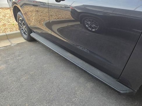 Used 2024 Ford Expedition Max XLT image 4