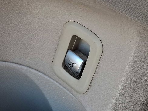 Used 2015 Mercedes-Benz C 300 4MATIC Sedan image 24