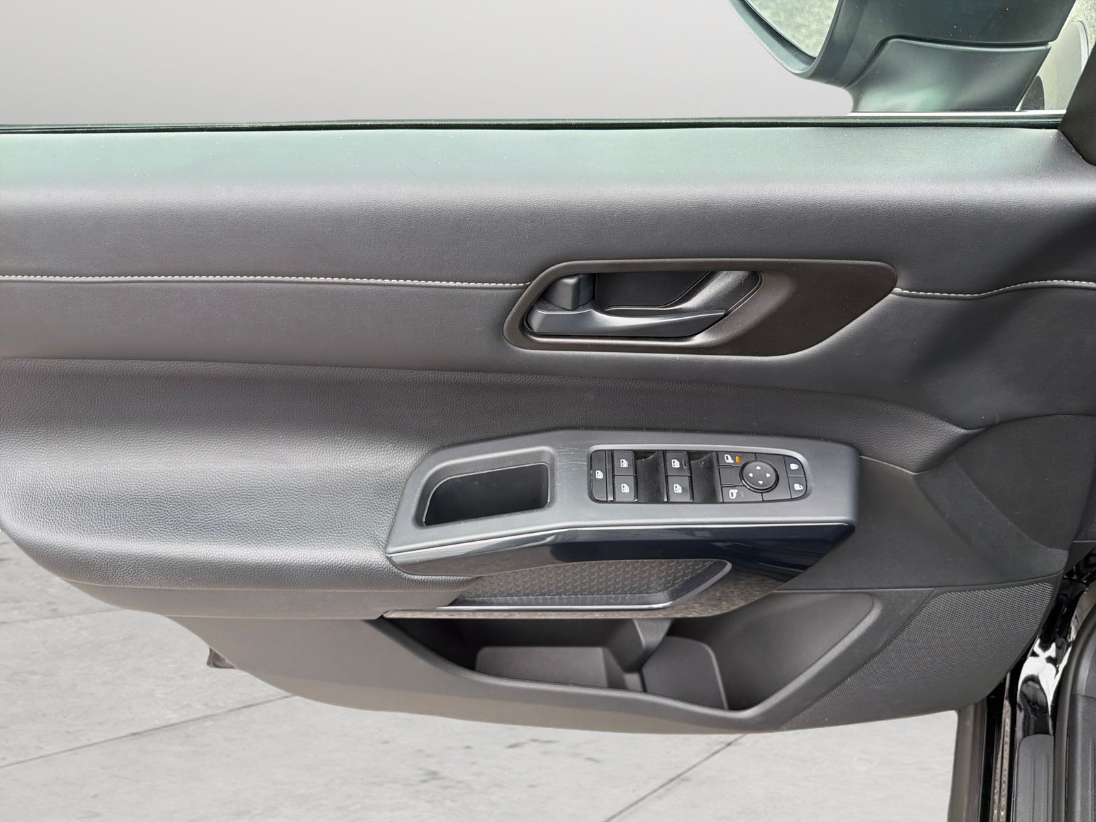 Certified 2024 Nissan Pathfinder SV FWD image 17