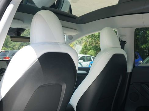 Used 2025 Tesla Model Y Long Range RWD image 20