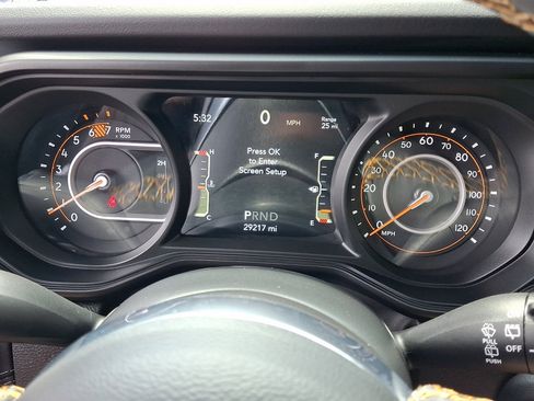 Used 2025 Jeep Wrangler Unlimited Sahara AWD/4WD image 26