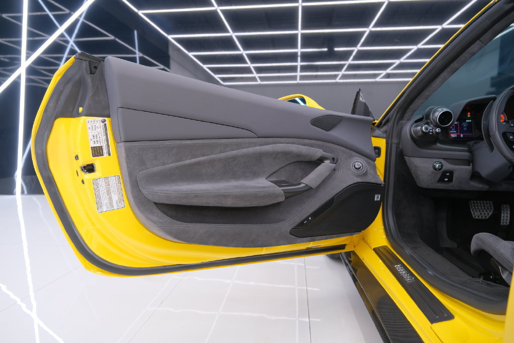 Used 2021 Ferrari F8 Tributo RWD image 50