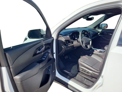 Used 2023 Chevrolet Traverse RS image 9