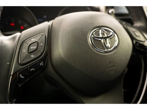 Used 2019 Toyota C-HR XLE FWD image 30