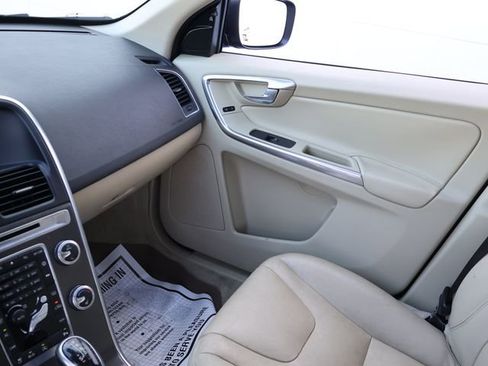 Used 2015 Volvo XC60 T5 Premier w/ Proximity Package image 23