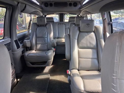 Used 2017 Chevrolet Express 2500 Extended RWD image 13