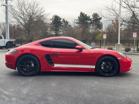 Used 2021 Porsche 718 Cayman image 8