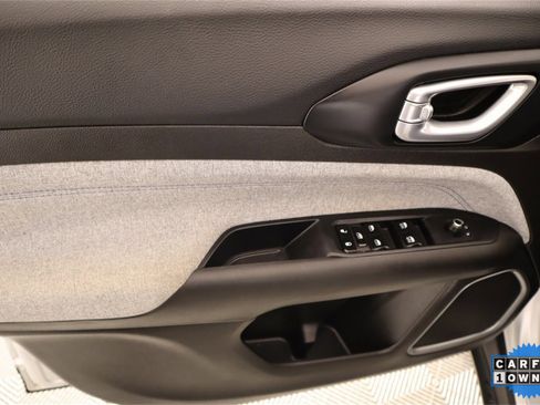 Used 2025 Jeep Compass Latitude image 14