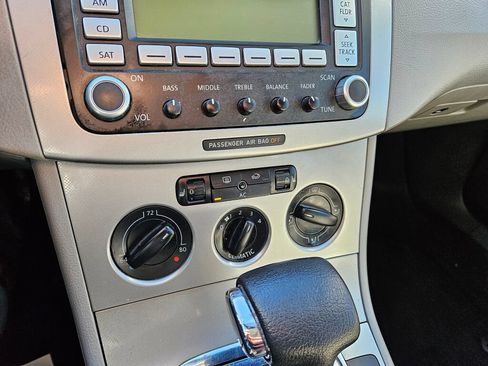 Used 2007 Volkswagen Passat 2.0T FWD image 20