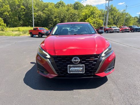 Used 2024 Nissan Altima 2.5 SR FWD image 3