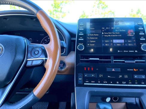 Used 2020 Toyota Avalon Limited w/ Advanced Safety Package image 7