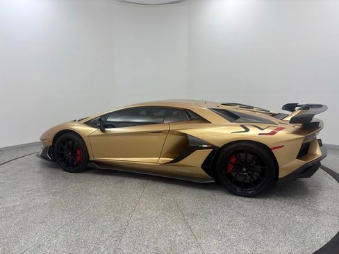 Used 2019 Lamborghini Aventador SVJ image 6