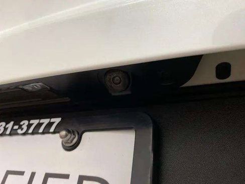 Used 2025 Volvo XC40 B5 Plus image 77