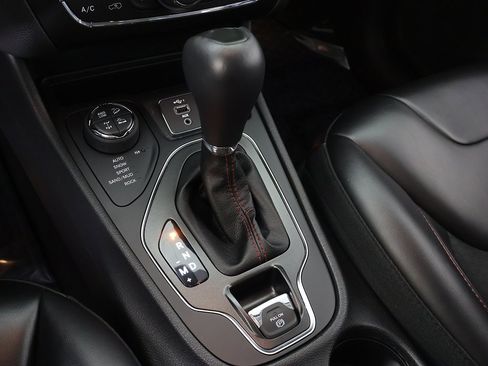 Used 2019 Jeep Cherokee Trailhawk w/ Cold Weather Group image 48