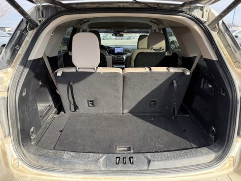 Used 2023 Ford Explorer XLT w/ Equipment Group 202A image 7