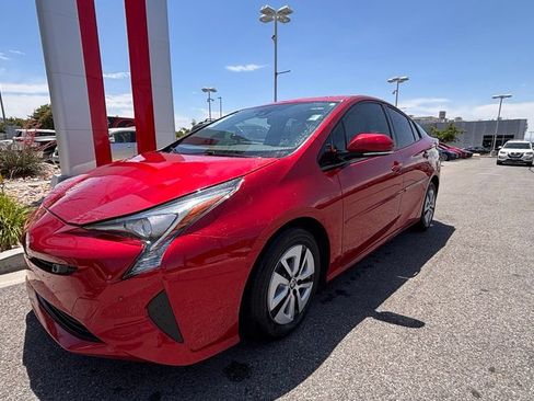 Used 2018 Toyota Prius Four w/ Advanced Technology Package FWD image 3
