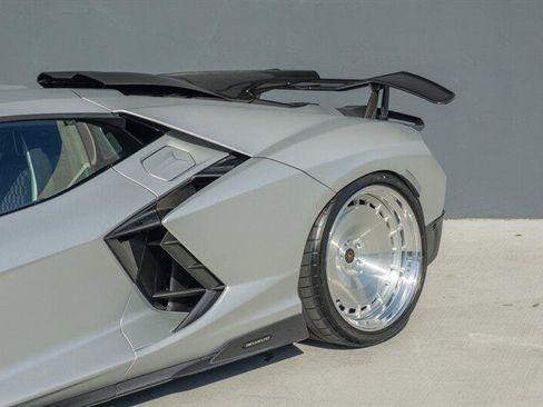 Used 2024 Lamborghini Revuelto image 28