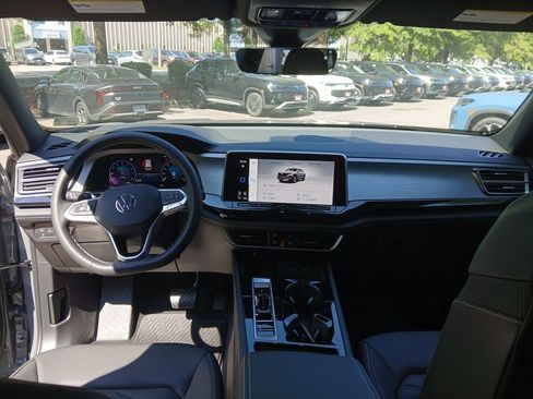 New 2026 Volkswagen Atlas Cross Sport SE image 12