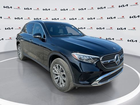 Used 2024 Mercedes-Benz GLC 300 image 1