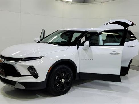 Used 2025 Chevrolet Blazer LT FWD image 30