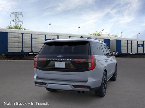 New 2026 Ford Expedition Platinum image 8