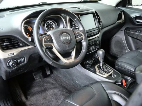 Used 2016 Jeep Cherokee Limited AWD/4WD image 3