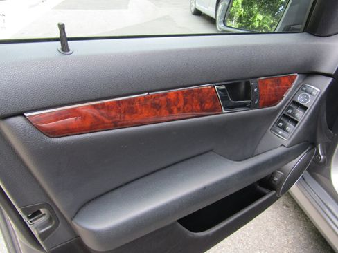 Used 2011 Mercedes-Benz C 300 4MATIC Sedan image 39