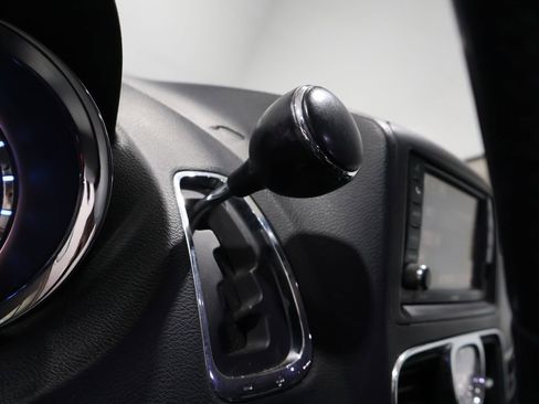 Used 2014 Chrysler Town & Country Touring image 32