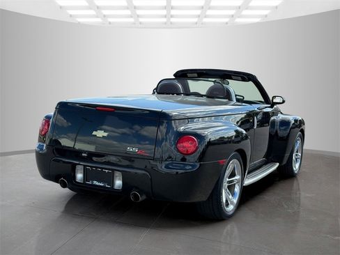 Used 2005 Chevrolet SSR w/ Preferred Equipment Group image 7