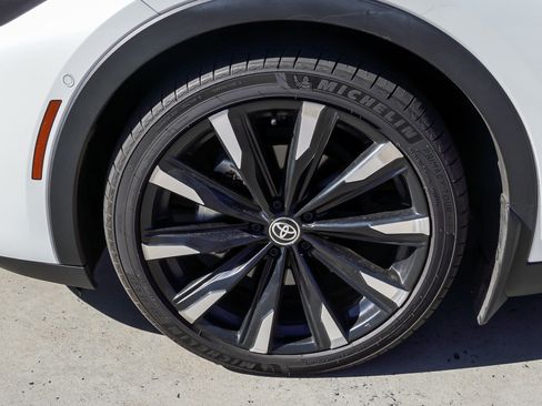 Certified 2025 Toyota Crown Platinum AWD/4WD image 12