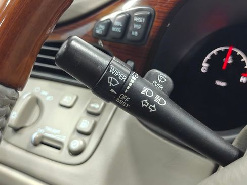 Used 2003 Cadillac De Ville DTS w/ Premium Luxury Package FWD image 11