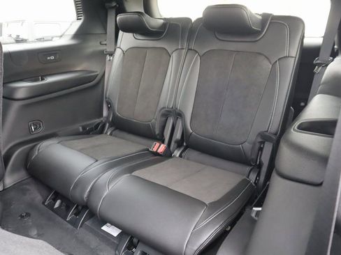 New 2025 Jeep Grand Cherokee L Altitude image 13