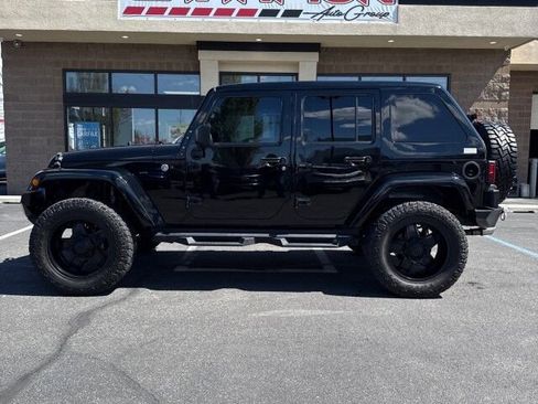 Used 2018 Jeep Wrangler Unlimited Sahara w/ Max Tow Package AWD/4WD image 2