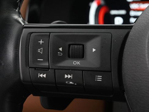 Used 2022 Nissan Pathfinder Platinum w/ Cargo Package FWD image 19