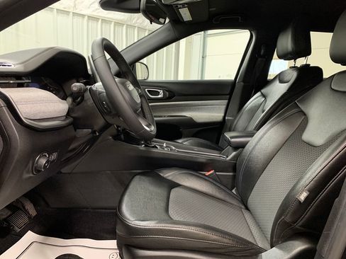 Used 2024 Jeep Compass Latitude image 4