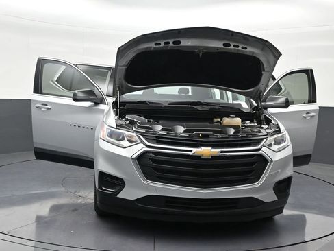 Used 2021 Chevrolet Traverse LS image 37
