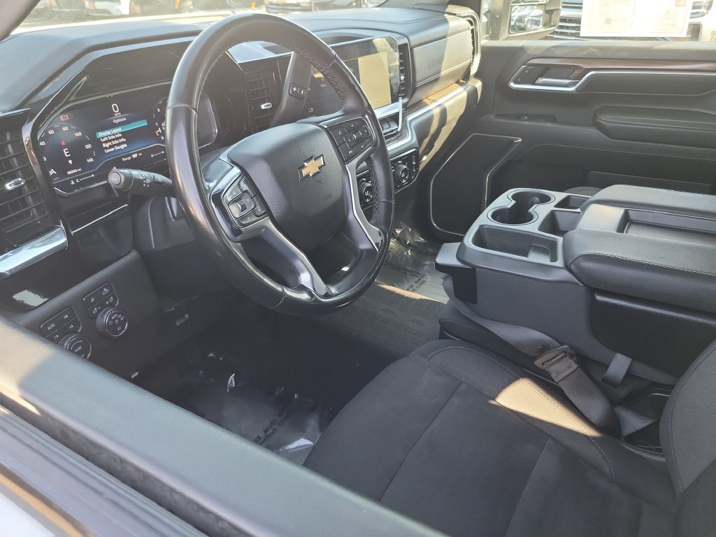 Used 2024 Chevrolet Silverado 2500 LT AWD/4WD image 3