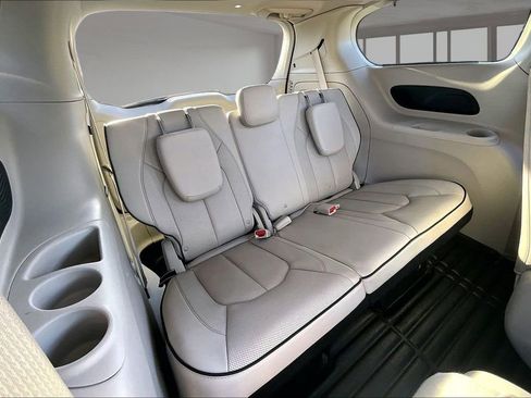 Used 2018 Chrysler Pacifica Limited w/ Advanced Safetytec Group image 25