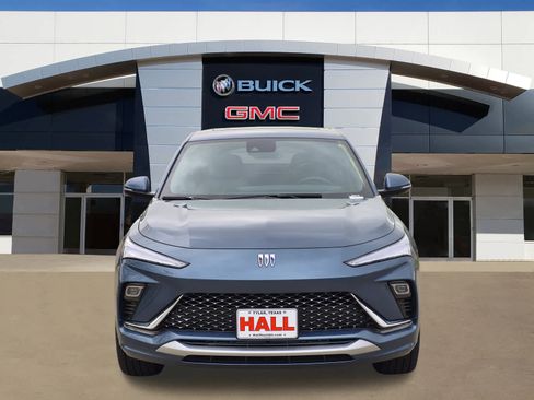 Used 2024 Buick Envista Avenir image 2