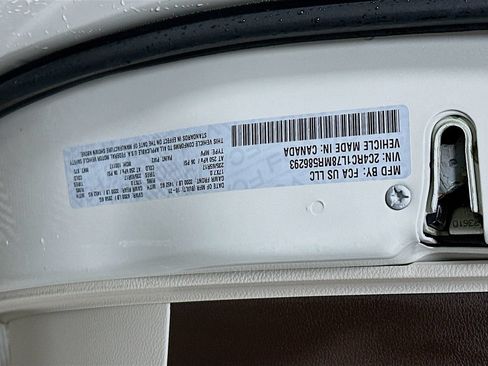 Used 2021 Chrysler Pacifica Touring-L FWD image 27