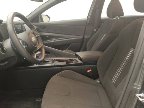 Used 2025 Hyundai Elantra Sport FWD image 17