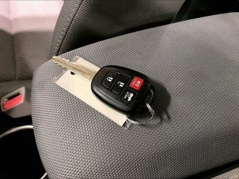 Used 2015 Toyota Corolla LE FWD image 11