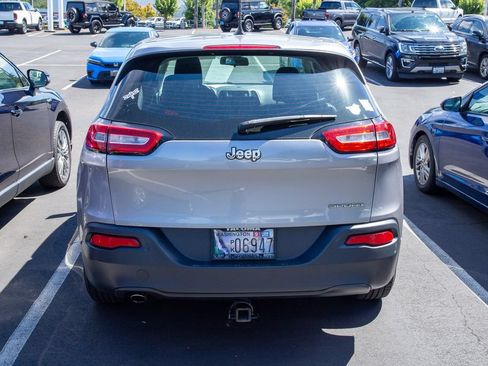 Used 2016 Jeep Cherokee Sport FWD image 4