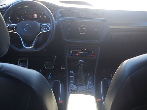 Used 2022 Volkswagen Tiguan SEL R-Line image 16