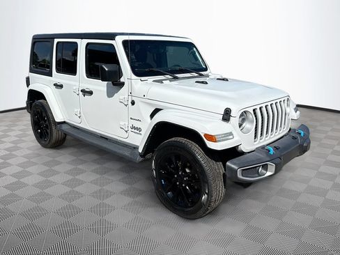Certified 2022 Jeep Wrangler Unlimited Sahara w/ Cold Weather Group AWD/4WD image 2