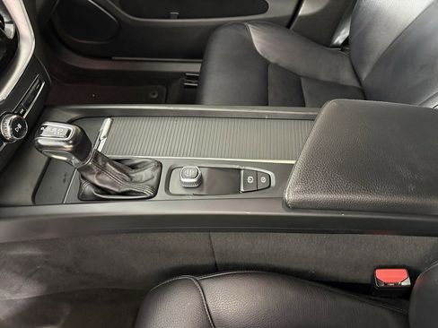 Used 2018 Volvo XC60 T6 Momentum w/ Vision Package image 30