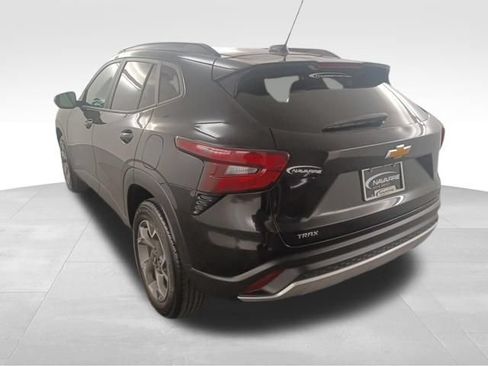 Used 2024 Chevrolet Trax LT FWD image 5