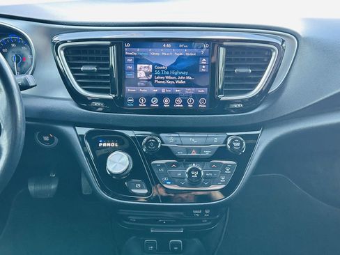 Used 2019 Chrysler Pacifica Touring-L Plus w/ S Appearance Package FWD image 20